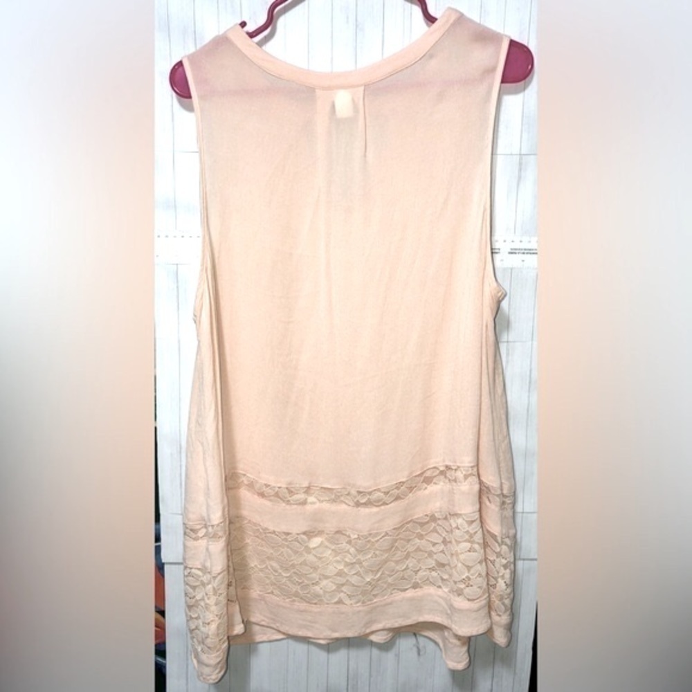 🧧Torrid light pink rayon sleeveless mock neck keyhole top - Picture 8 of 10